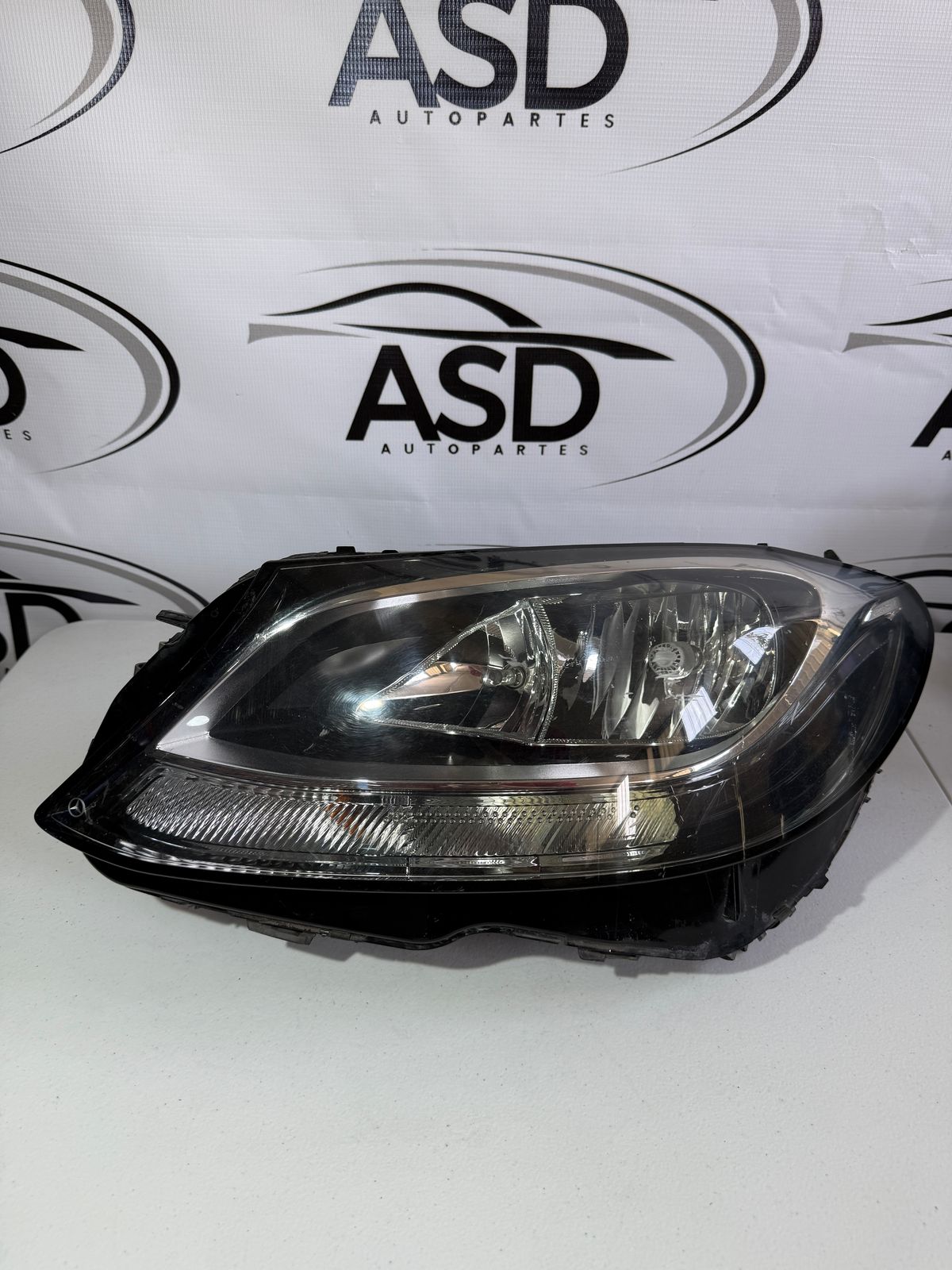 FARO IZQUIERDO MERCEDES BENZ CLASE C 2010- 2015 (USADO)