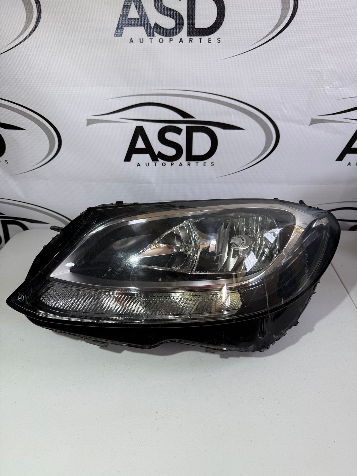 FARO IZQUIERDO MERCEDES BENZ CLASE C 2010- 2015 (USADO)