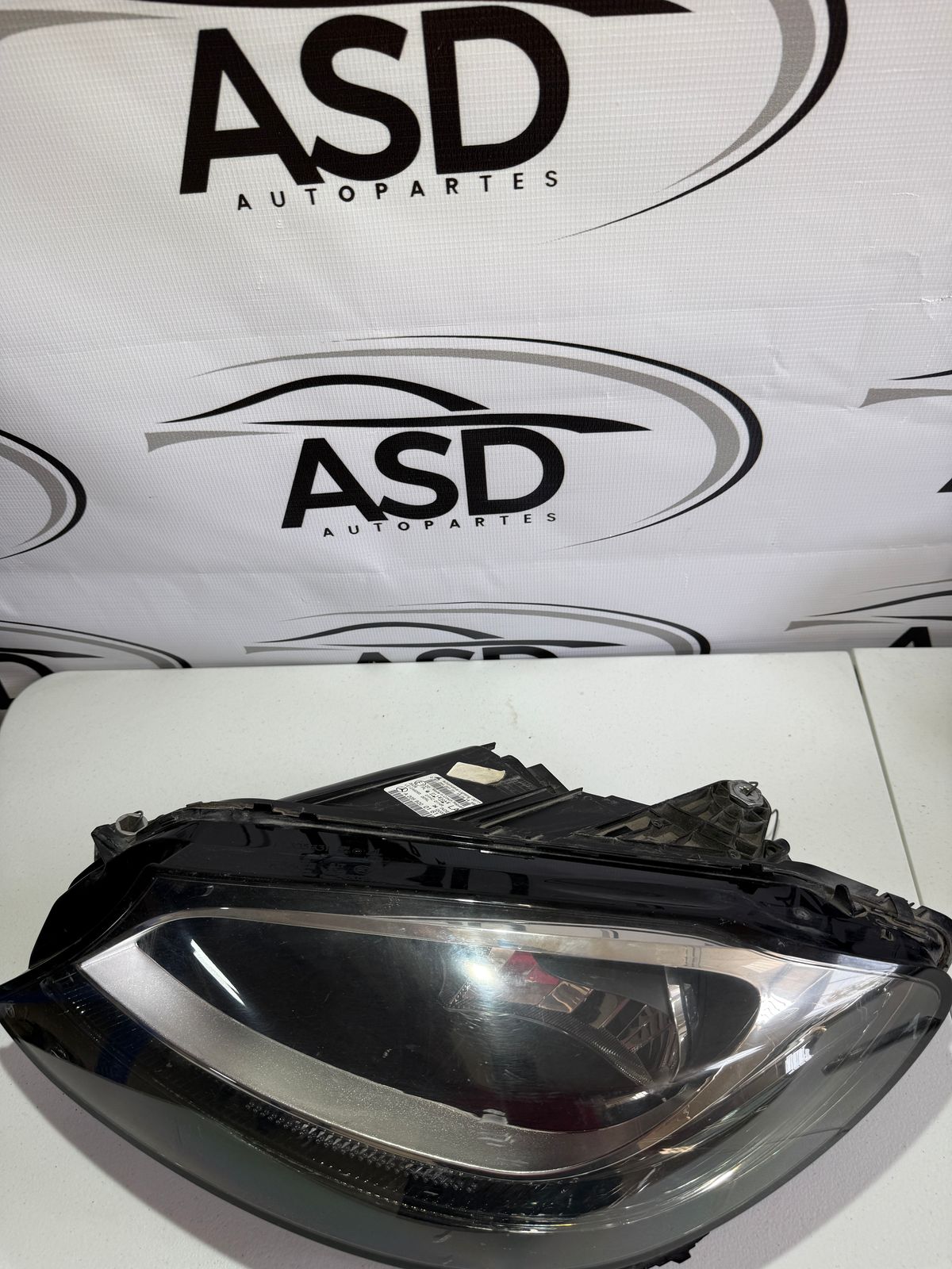 FARO IZQUIERDO MERCEDES BENZ CLASE C 2010- 2015 (USADO)