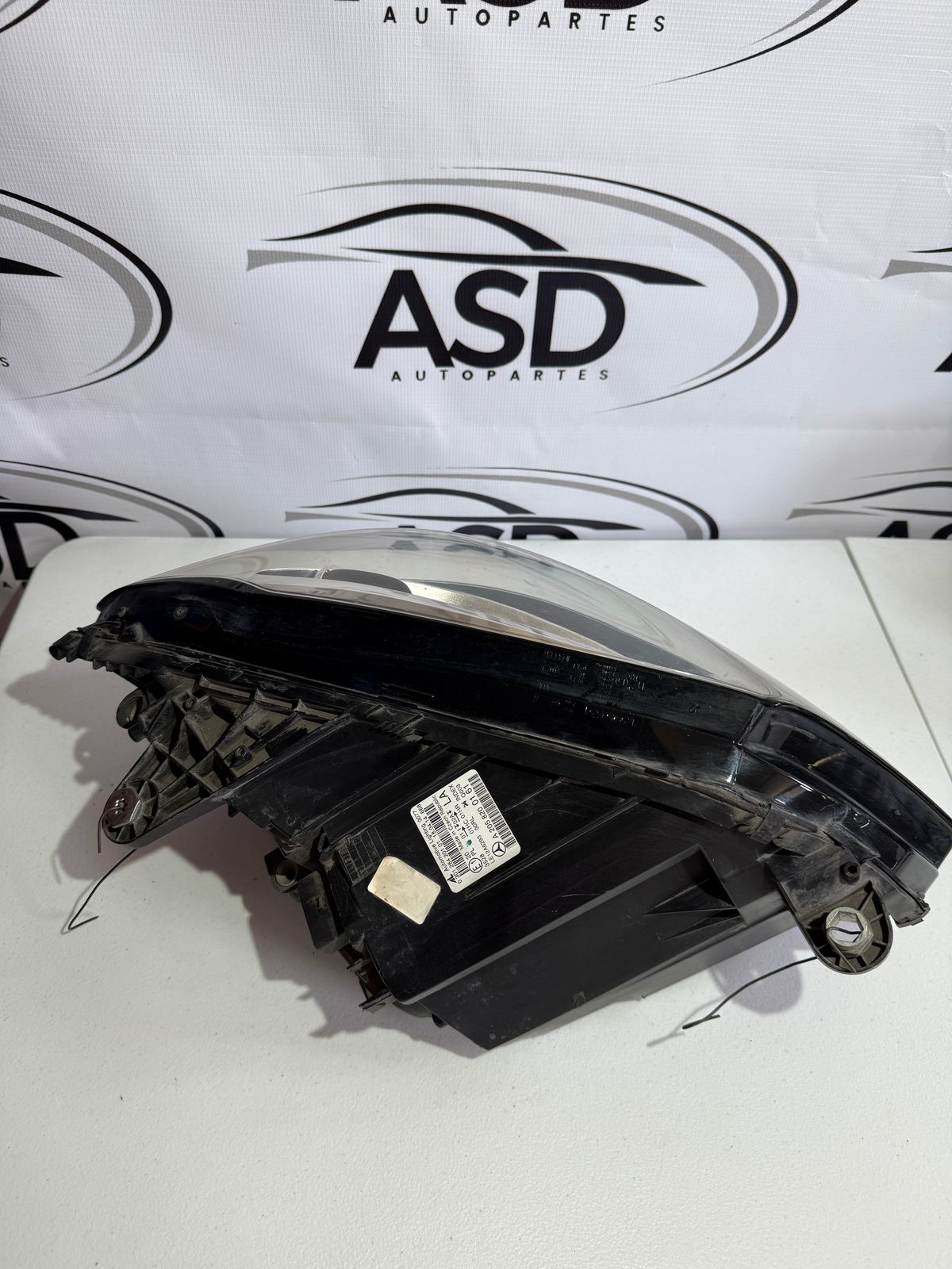 FARO IZQUIERDO MERCEDES BENZ CLASE C 2010- 2015 (USADO)