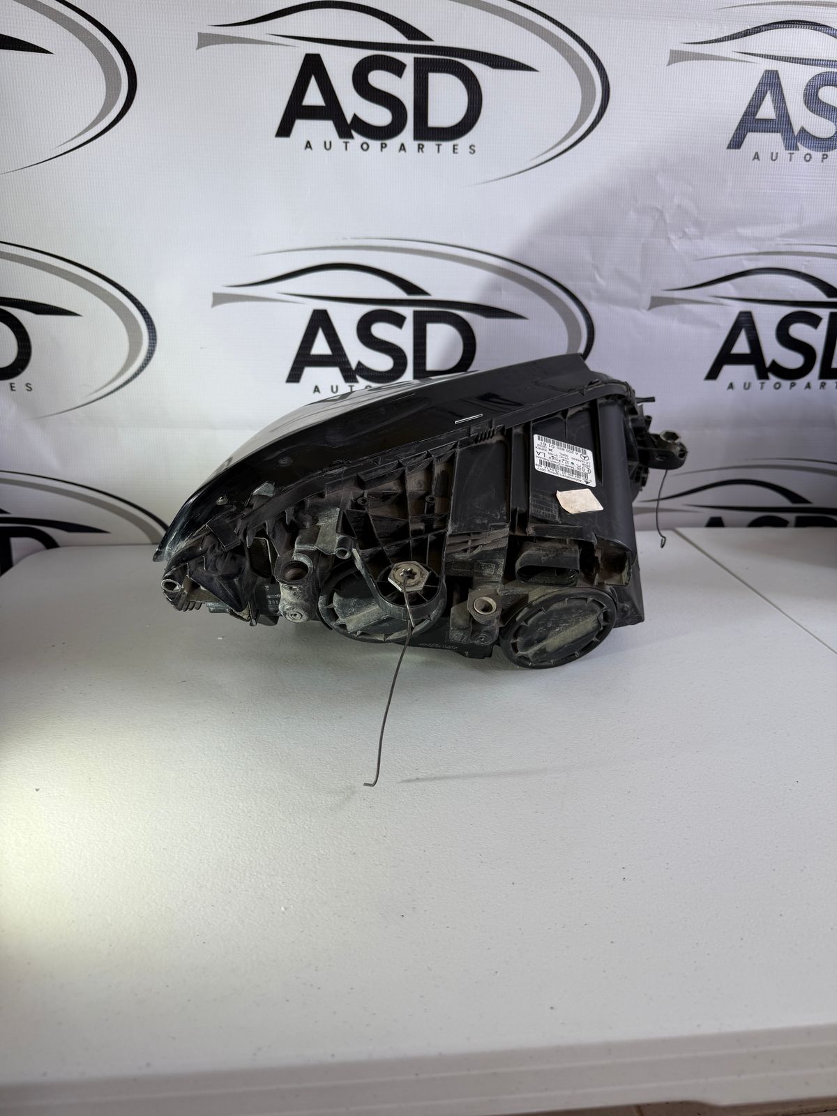 FARO IZQUIERDO MERCEDES BENZ CLASE C 2010- 2015 (USADO)