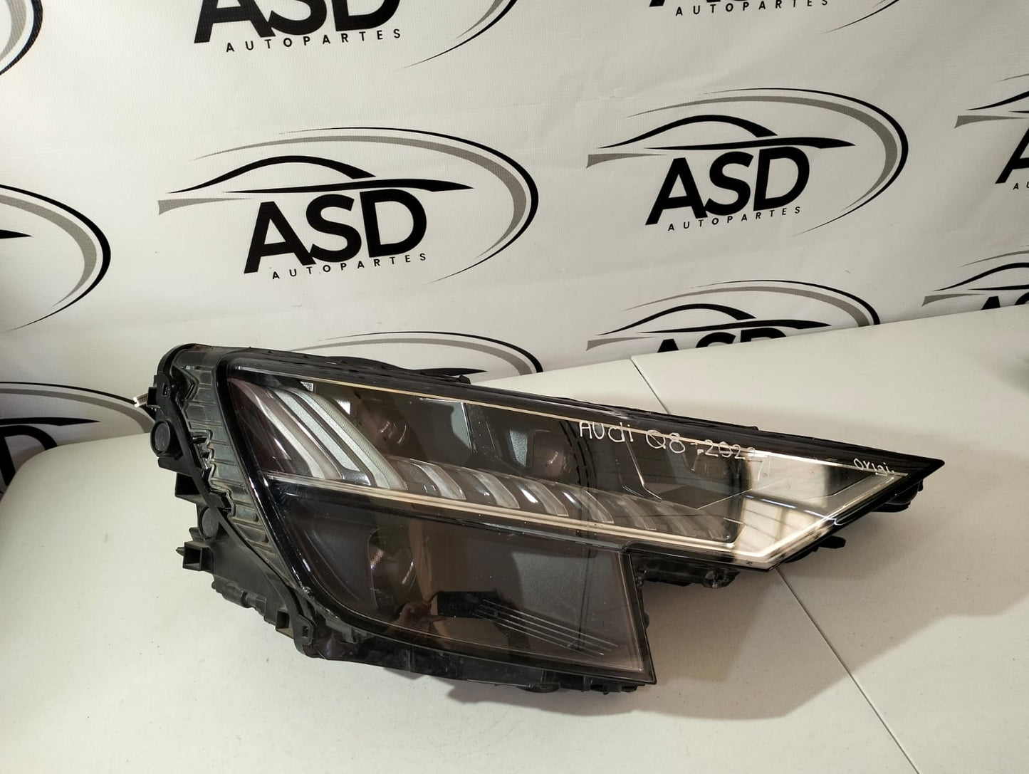 FARO DERECHO DE AUDI Q8 2022 CON DETALLE (USADO)
