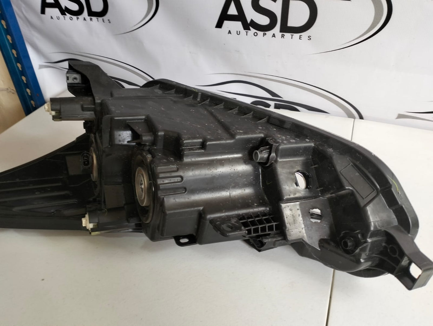 FARO DERECHO NISSAN VERSA 2022-2024 (USADO)