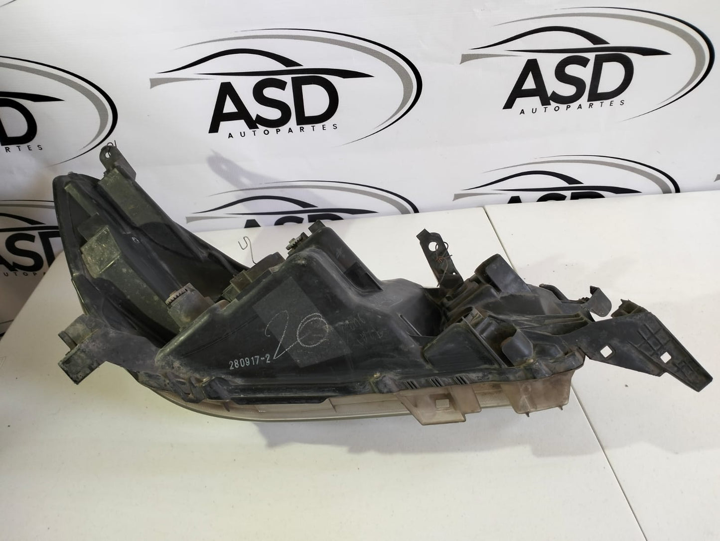 FARO IZQUIERO TOYOTA HILUX 2014-2018 (USADO)