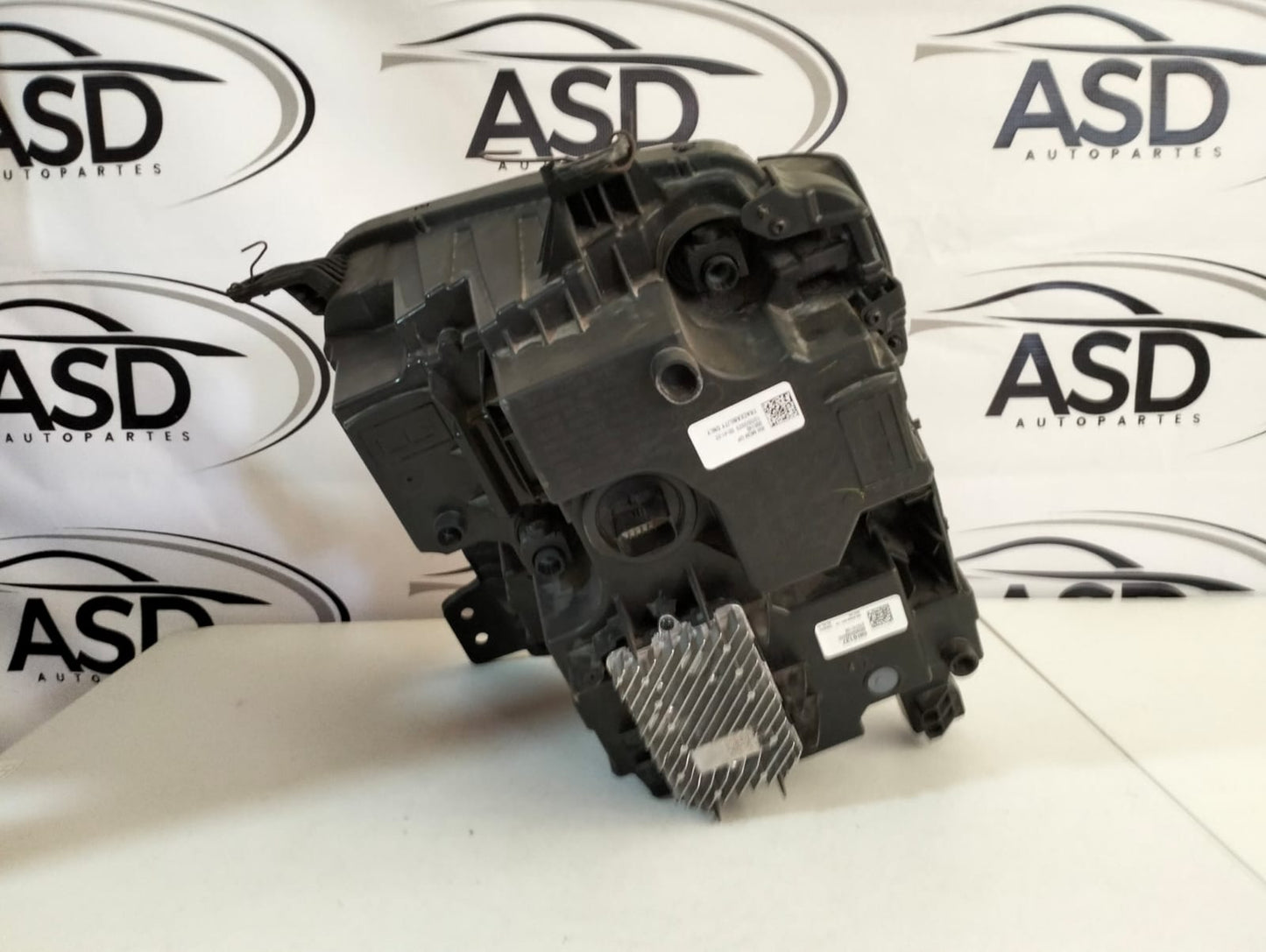 FARO DERECHO CHEVROLET CHEYENNE ZR2 2022-2024 (USADO)