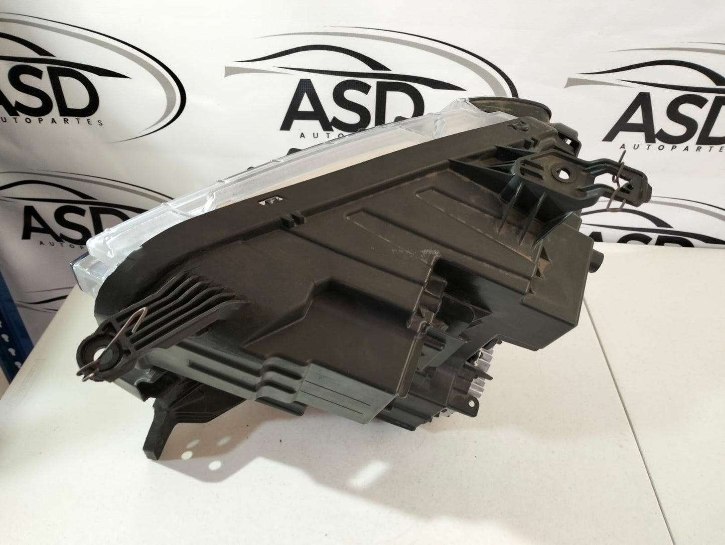 FARO DERECHO CHEVROLET CHEYENNE ZR2 2022-2024 (USADO)