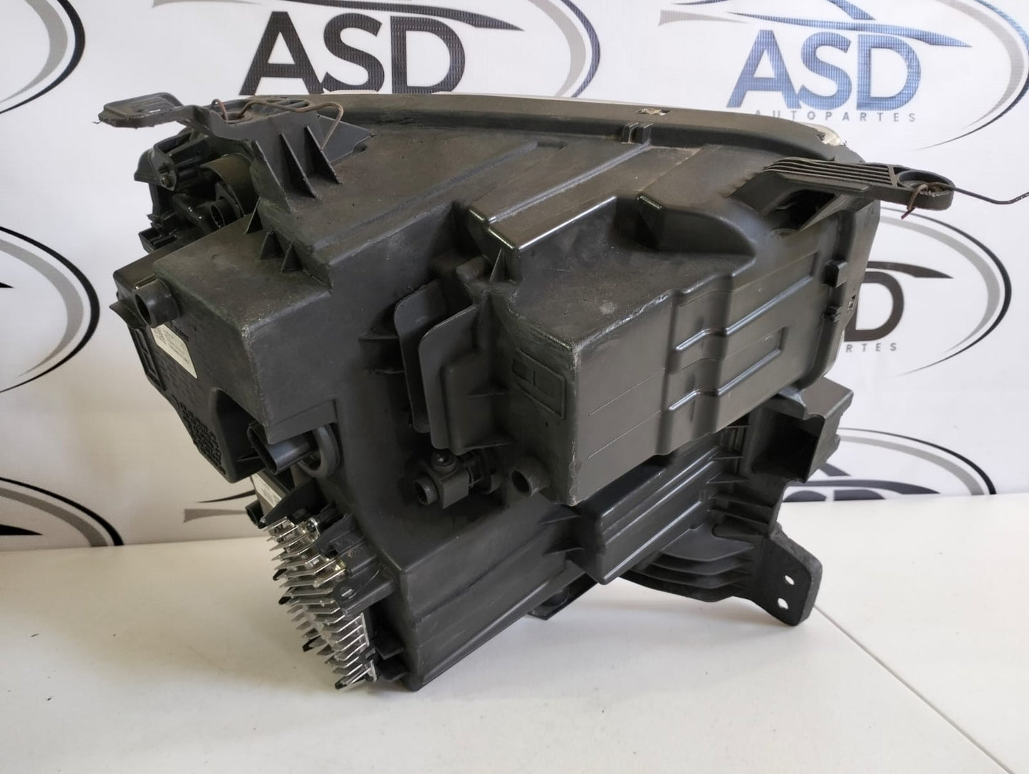 FARO IZQUIERDO CHEVROLET CHEYENNE ZR2 2022- 2024 (USADO)