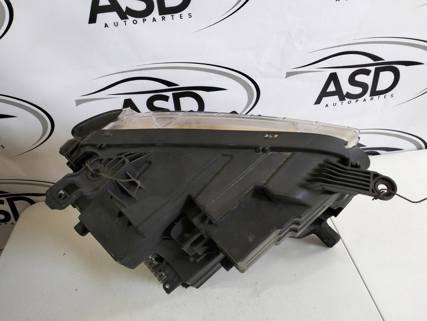 FARO IZQUIERDO CHEVROLET CHEYENNE ZR2 2022- 2024 (USADO)