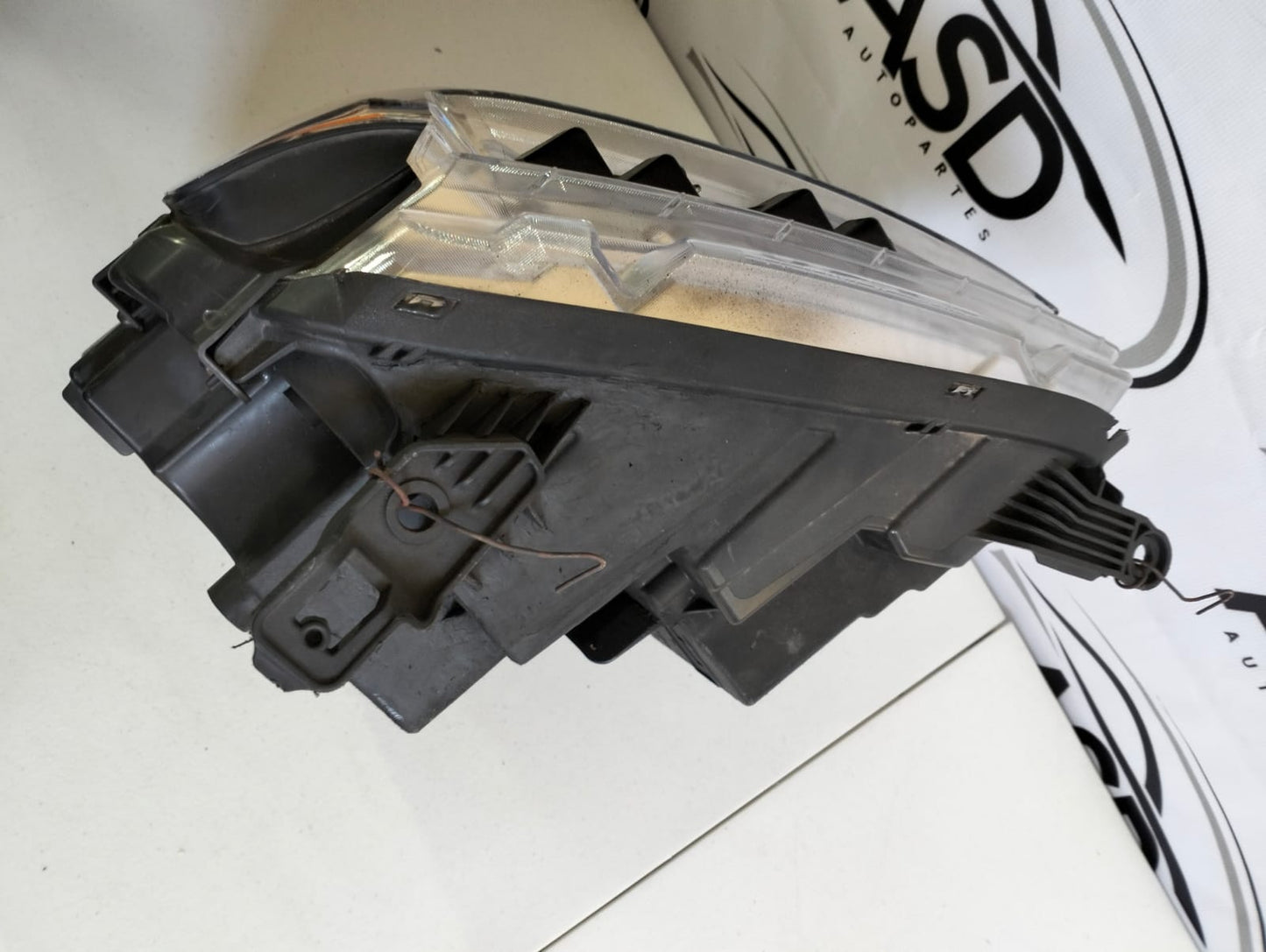 FARO IZQUIERDO CHEVROLET CHEYENNE ZR2 2022- 2024 (USADO)