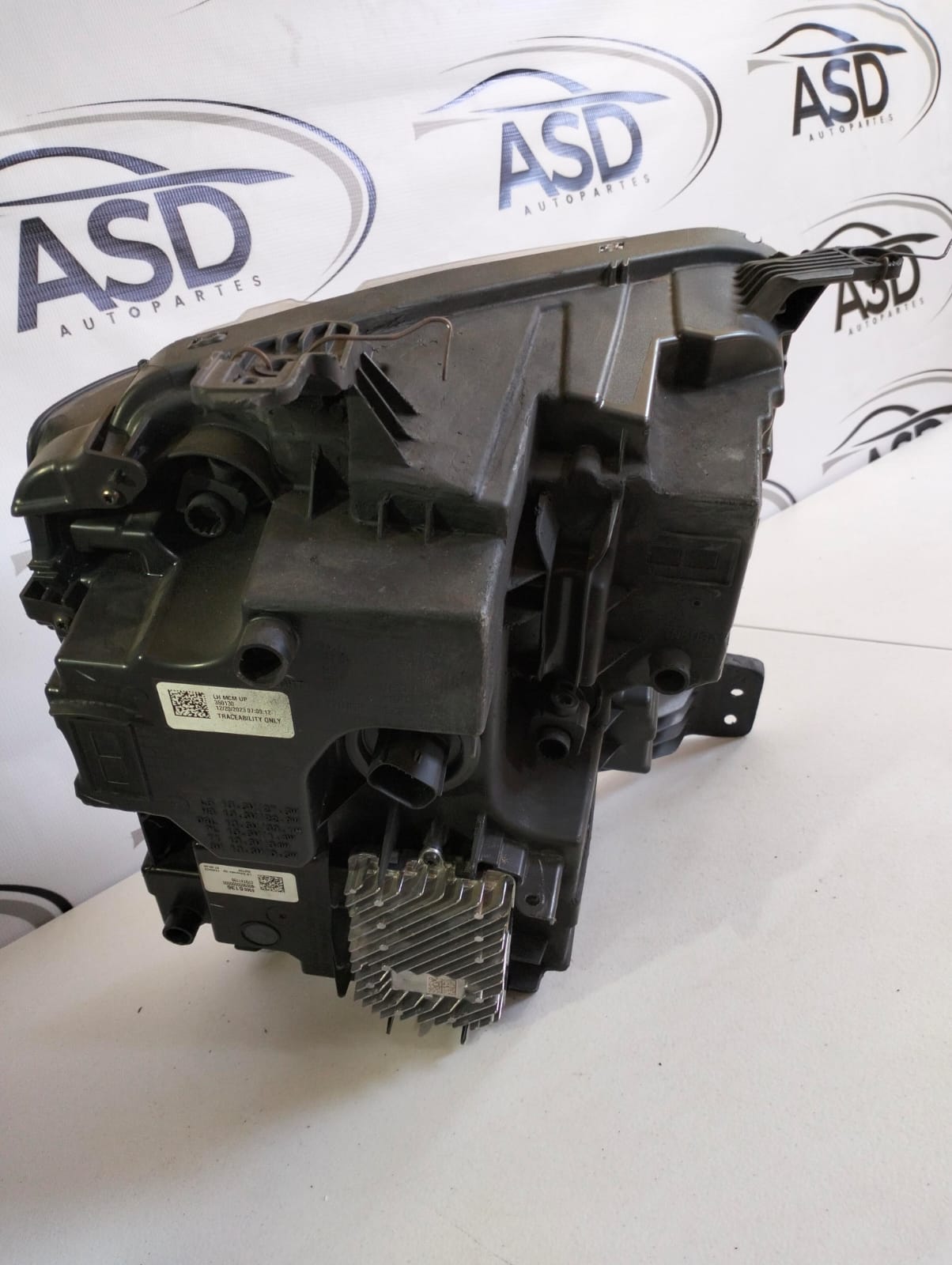 FARO IZQUIERDO CHEVROLET CHEYENNE ZR2 2022- 2024 (USADO)