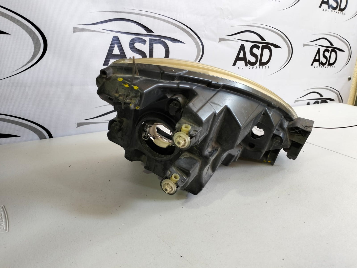 FARO IZQUIERDO NISSAN MARCH 2014-2020 (USADO)