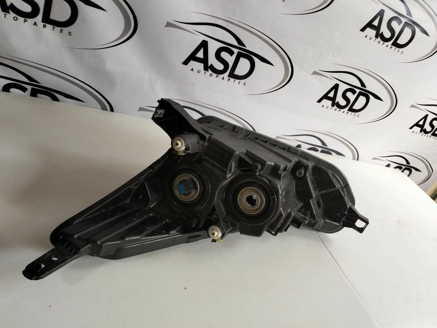 FARO DERECHO NISSAN VERSA 2022-2024 (USADO)
